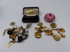 A QUANTITY OF GOLD AND YELLOW METAL CUFFLINKS, ETC.