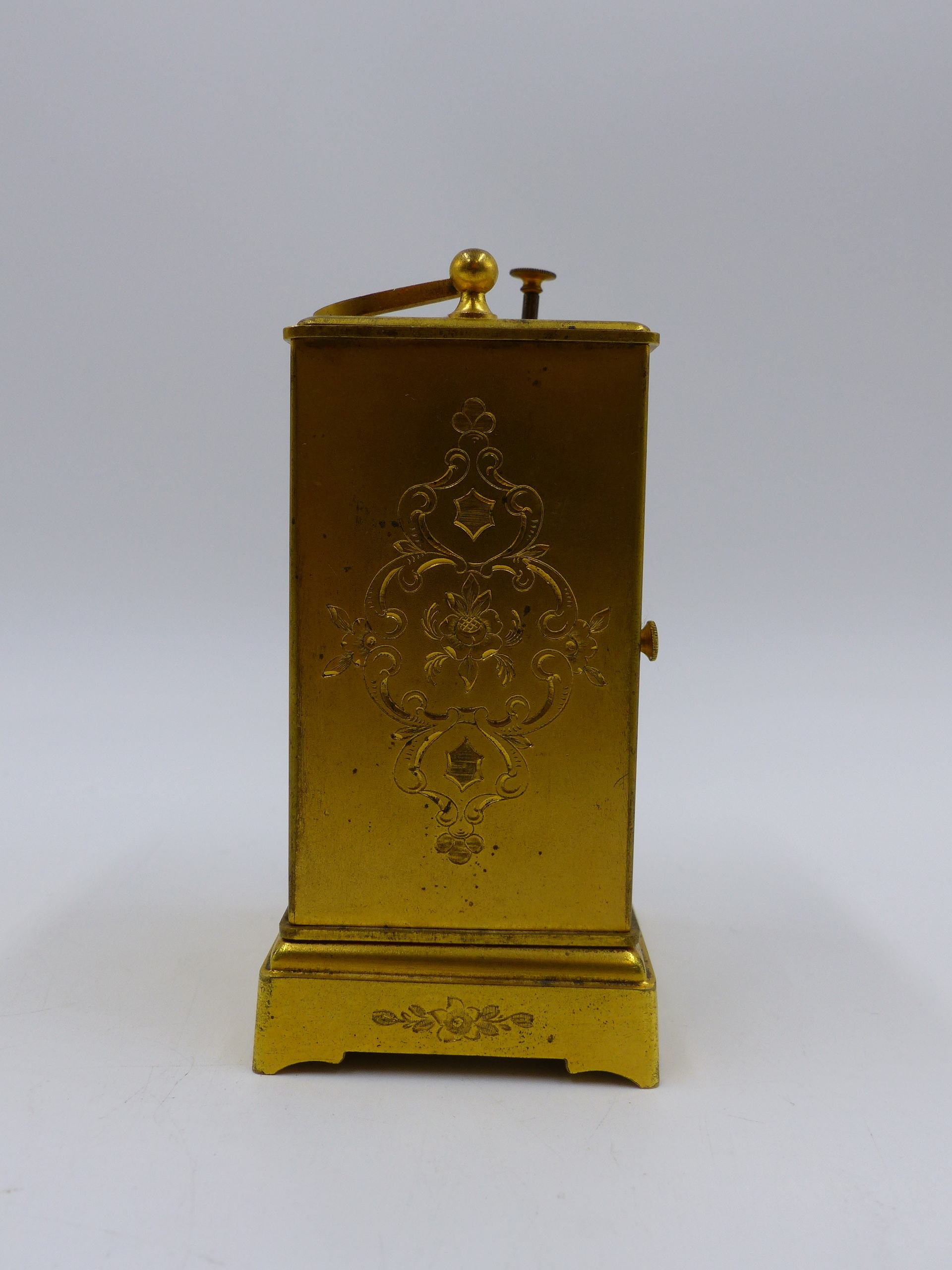 A SMALL GILT BRASS CASED DRESSING TABLE OR BEDSIDE CLOCK WITH ALARM AND PUSH 1/4 REPEAT BELL - Image 4 of 9