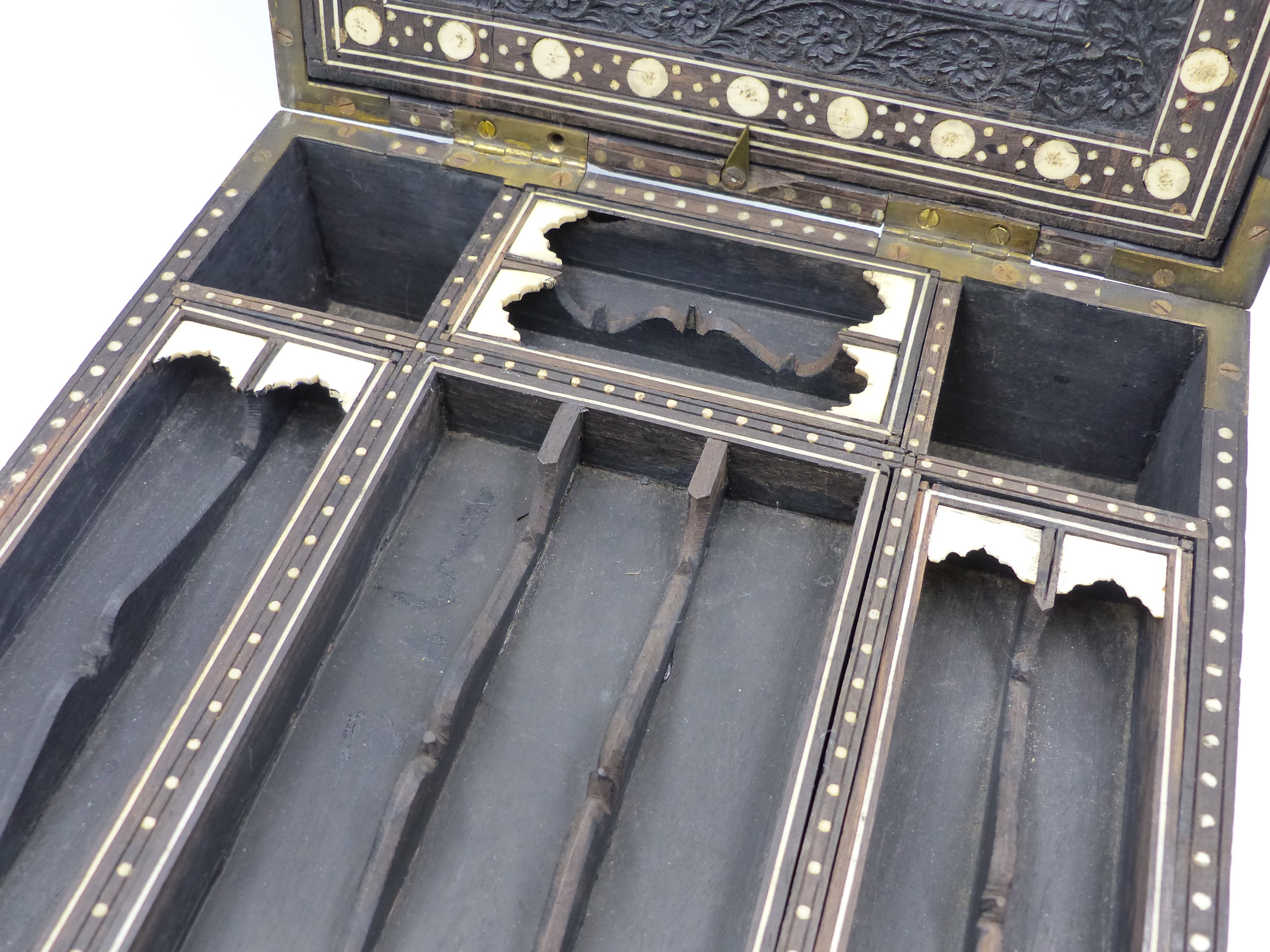 A CARVED INDO COLONIAL HARDWOOD LIFT TOP DRESSING CASE WITH OVERALL INTRICATE FOLIATE DECORATION, - Image 5 of 17