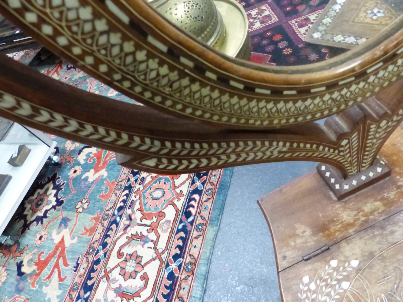 AN INDO PERSIAN INLAID HARDWOOD DRESSING MIRROR ON STAND, ALL OVER BANDED DECORATION WITH ANIMAL AND - Image 10 of 25