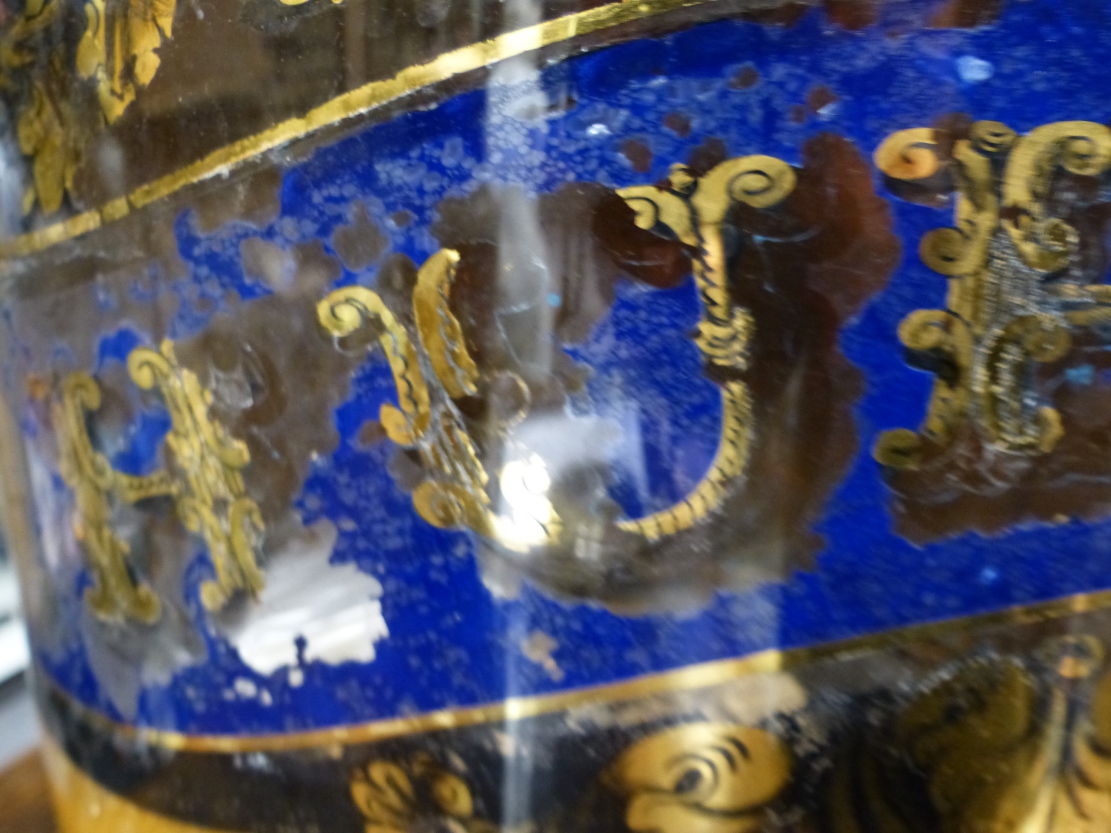 A LARGE VICTORIAN GILT AND POLYCHROME DECORATED GLASS APOTHECARY JAR WITH COVER, ORDER OF THE GARTER - Image 7 of 26