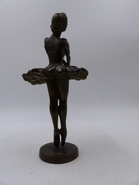 M.DAVID. (20th.C.) A BALLERINA, SIGNED BRONZE. H.20cms. - Bild 6 aus 9