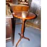 A GEORGIAN OAK AND YEW WOOD TRIPOD LAMP TABLE. D.37 x H.77cms.