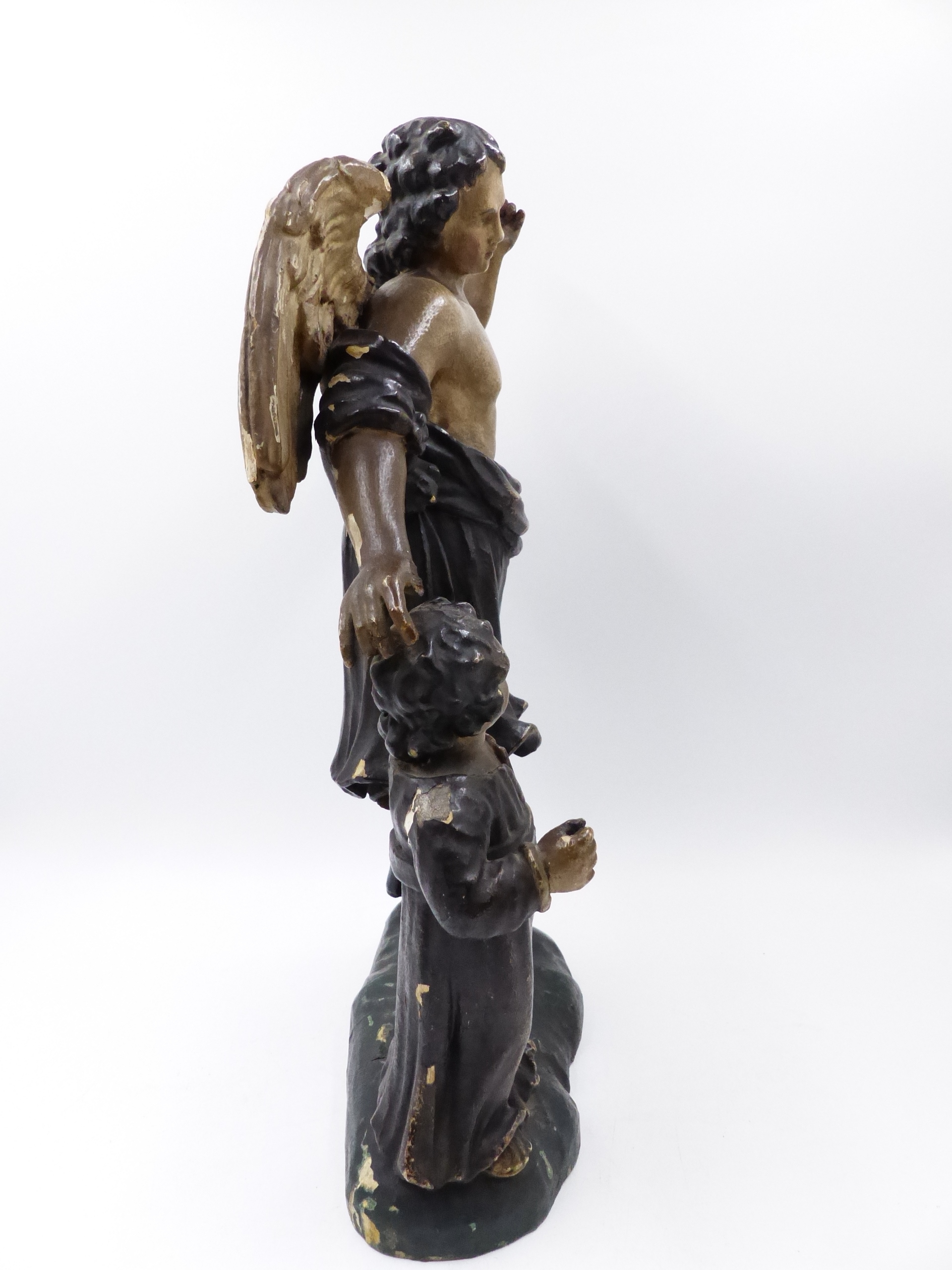 AN EARLY CARVED POLYCHROMED CONTINENTAL STANDING FIGURE OF AN ANGEL WITH A CHILD. H.38.5cms. - Bild 7 aus 25