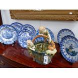 A COLLECTIVE LOT OF ANTIQUE AND LATER CERAMICS TO INCLUDE A PAIR OF DELFT BLUE AND WHITE PLATES,