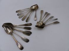 A QUANTITY OF VARIOUS SILVER GEORGIAN TEA SPOONS.