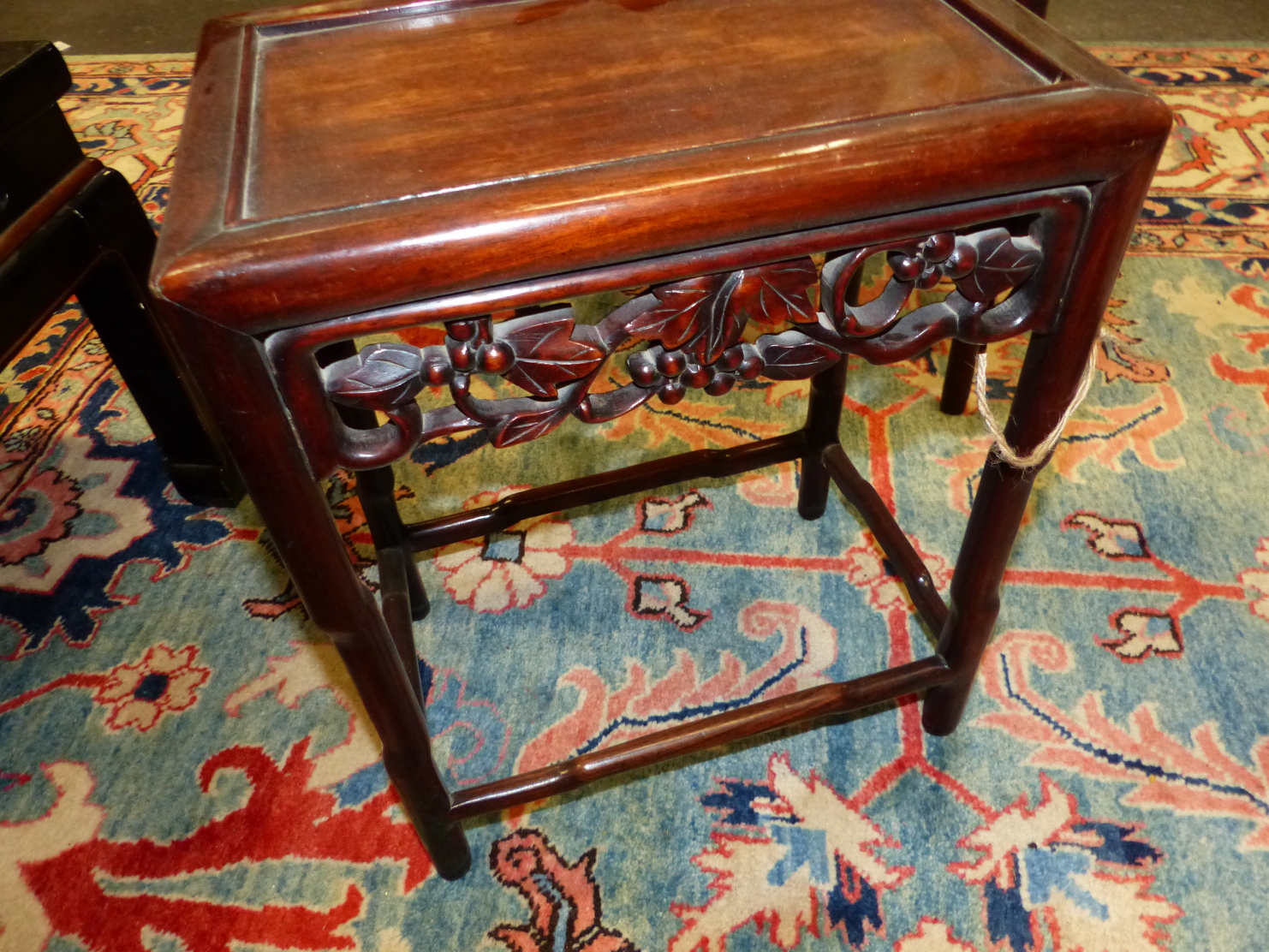 A NEST OF FOUR CHINESE CARVED HARDWOOD TABLES WITH PIERCED FOLIATE APRONS. - Image 12 of 19