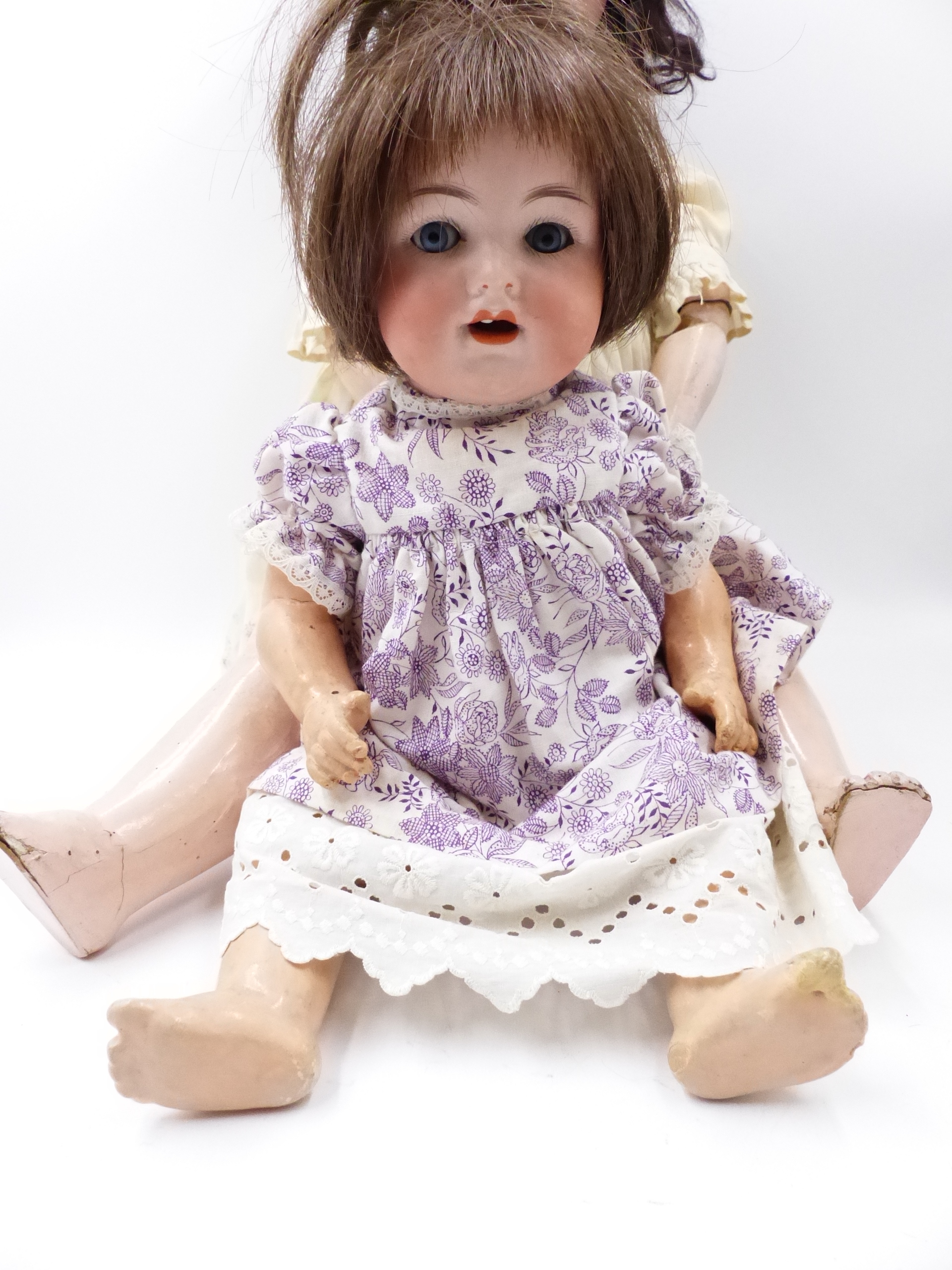 AN ANTIQUE MAX HANDWERKE BISQUE HEAD DOLL NO 283/29 WITH SLEEPING EYES AND JOINTED COMPOSITION BODAY - Image 4 of 96