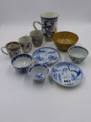 A GROUP OF CHINESE EXPORT WARES TO INCLUDE TWO BLUE AND WHITE SAUCERS, A MUG, SIX TEA BOWLS (THREE