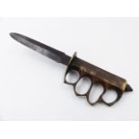 A WWI PERIOD US ARMY TRENCH FIGHTING KNIFE WITH BRASS KNUCKLE DUSTER GRIP MARKED US 1918 LF&C