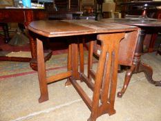 AN ARTS AND CRAFTS OAK SMALL COTTAGE GATELEG TABLE LABELLED GOODYERS, REGENT STREET. 87 x 67cms. (