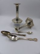 A PAIR OF HALLMARKED SILVER CANDLESTICKS, A QUEENS PATTERN LARGE SILVER SPOON AND TWO GEORGIAN