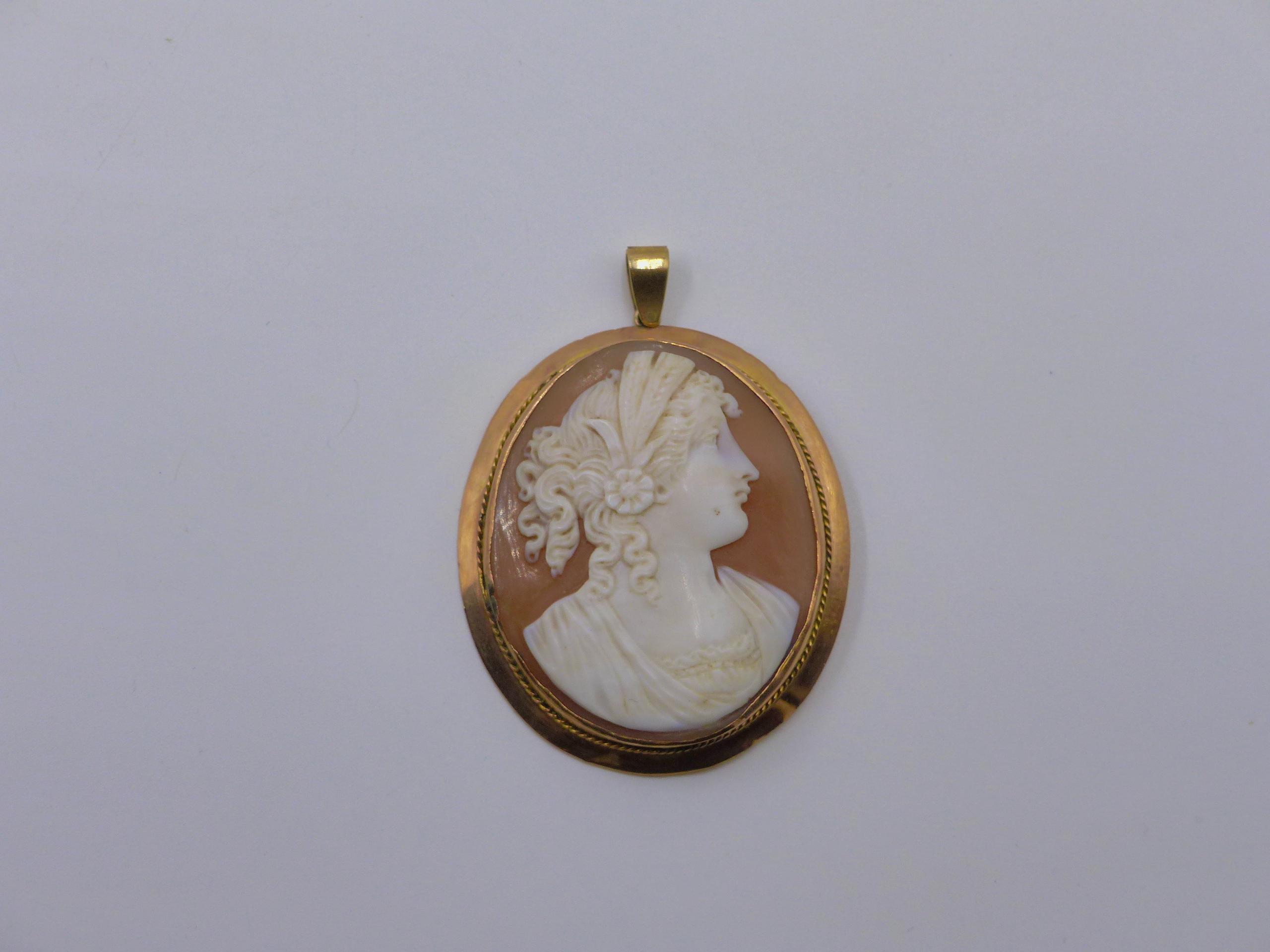 A VICTORIAN RAISED RELIEF LAVA CAMEO OF A FIGURAL SCENE SET IN A 9ct. STAMPED BROOCH AND PENDANT - Image 8 of 13