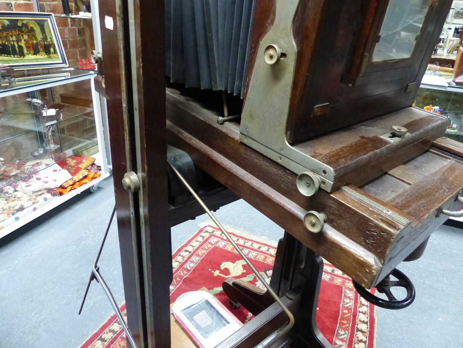 AN EARLY 20th.C.PHOTOGRAPHIC STUDIO PORTRAIT FULL PLATE CAMERA ON ADJUSTABLE STAND, LABELLED RAACO - Image 36 of 43