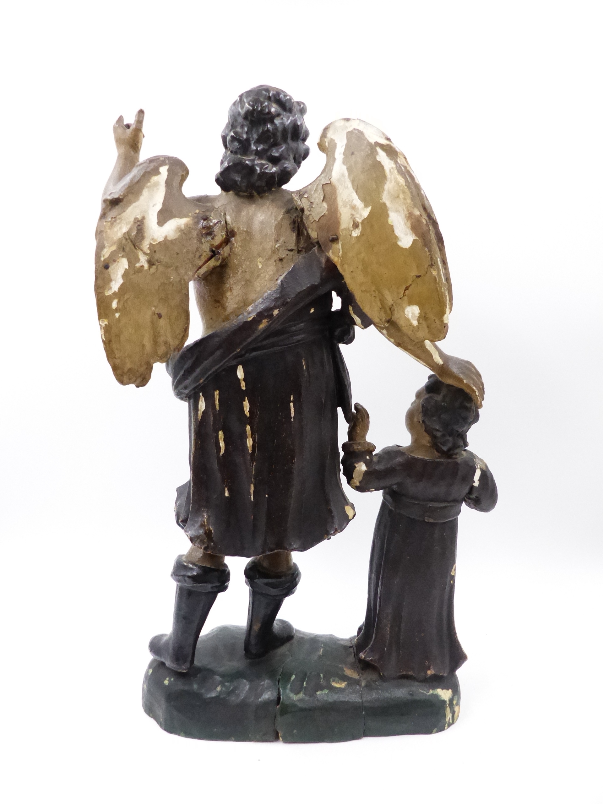 AN EARLY CARVED POLYCHROMED CONTINENTAL STANDING FIGURE OF AN ANGEL WITH A CHILD. H.38.5cms. - Bild 5 aus 25