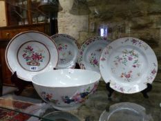 FOUR CHINESE EXPORT FAMILLE ROSE PLATES AND A SIMILAR DEEP BOWL, ALL WITH FLORAL DECORATION. D.