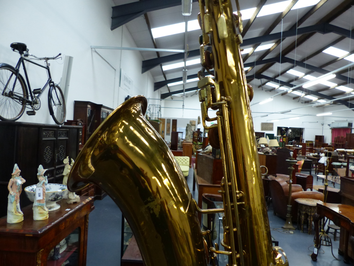 A GOOD BARITONE BRASS SAXOPHONE, PAN AMERICAN ELKHART IND.USA TOGETHER WITH A BEN DAVIS STREAMLINE - Image 12 of 17