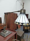 A PAIR OF ART DECO STYLE DESK LAMPS WITH LEADED GLASS SHADES.