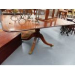 A REGENCY MAHOGANY DROP LEAF EXTENDING DINING TABLE, ONE CENTRAL LEAF, MOULDED EDGE TOP, FOUR REEDED