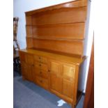 AN ARTS AND CRAFTS COTSWOLD SCHOOL OAK DRESSER AND RACK BY REYNOLDS OF LUDLOW. W.159cms.