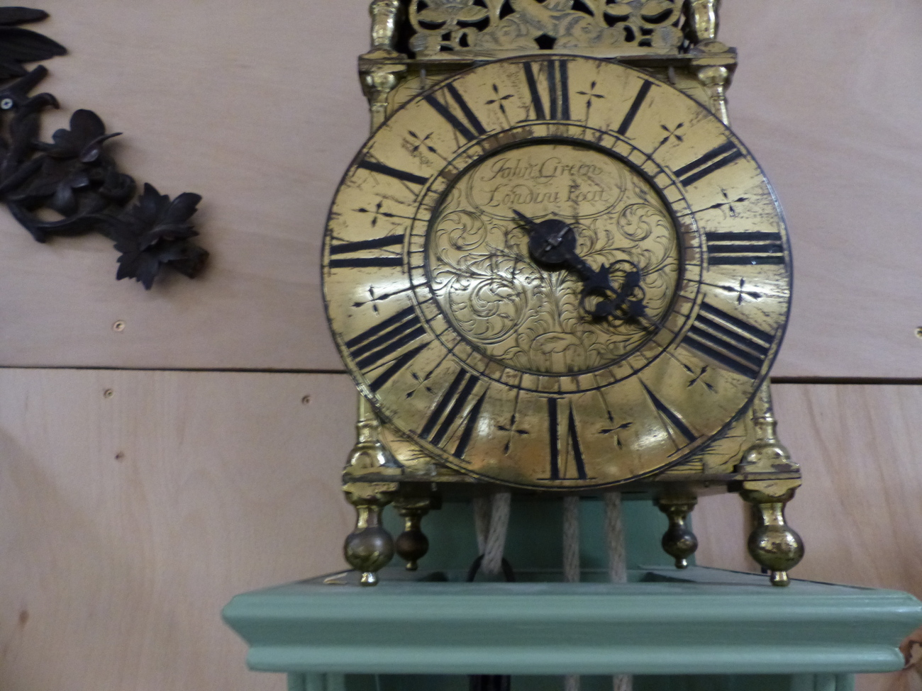 AN EARLY LANTERN CLOCK IN BRASS FRAME CASE. 6.5" DIAL SIGNED JOHN GREEN FECIT, LONDON MOUNTED ON - Image 14 of 40