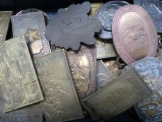 A COLLECTION OF VINTAGE AND LATER CAST BRASS AND BRONZE BELT BUCKLES.