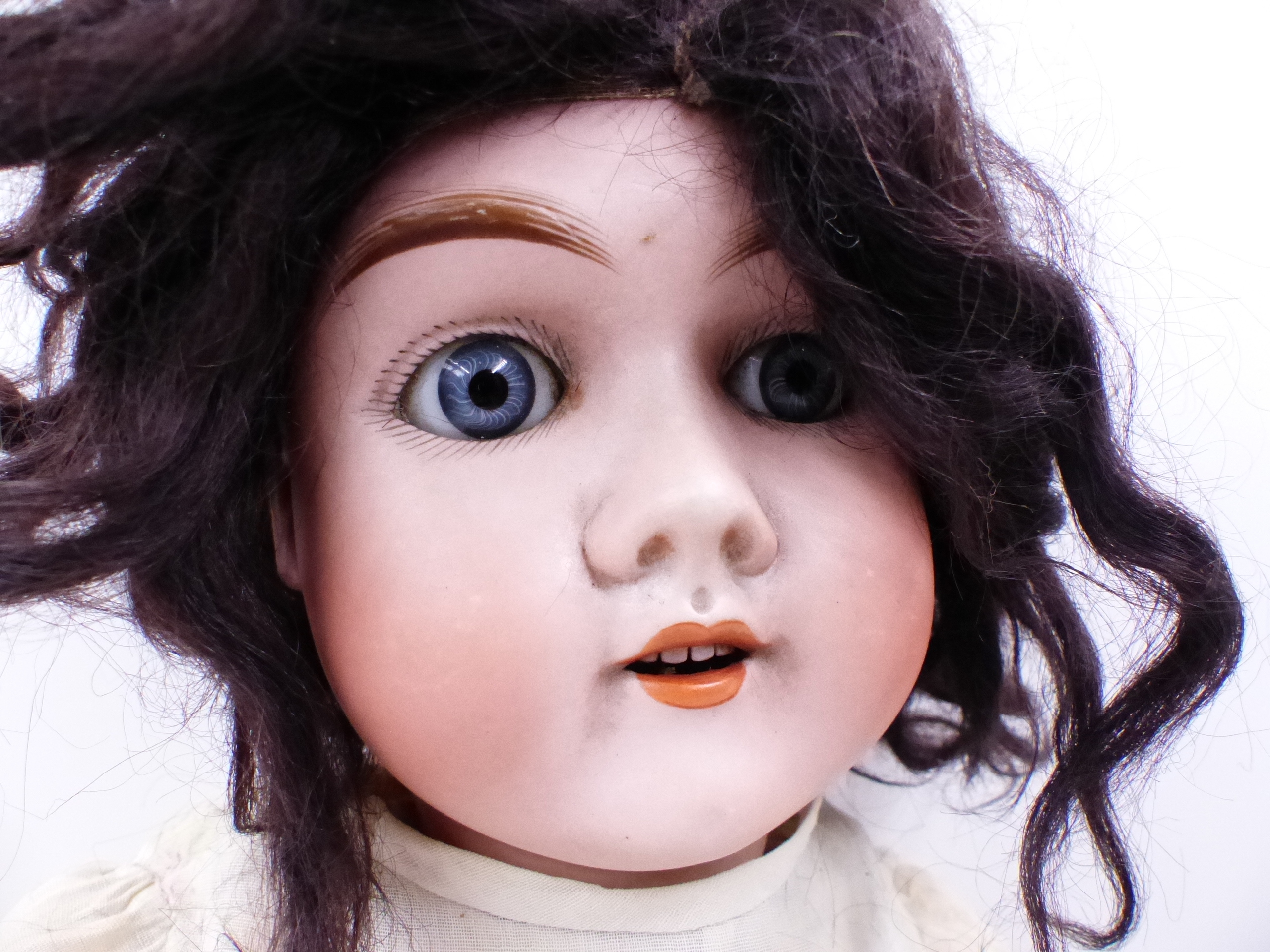 AN ANTIQUE MAX HANDWERKE BISQUE HEAD DOLL NO 283/29 WITH SLEEPING EYES AND JOINTED COMPOSITION BODAY - Image 26 of 96
