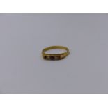 AN 18ct YELLOW GOLD RUBY AND DIAMOND CARVED HALF HOOP FIVE STONE RING. FINGER SIZE S. APPROX