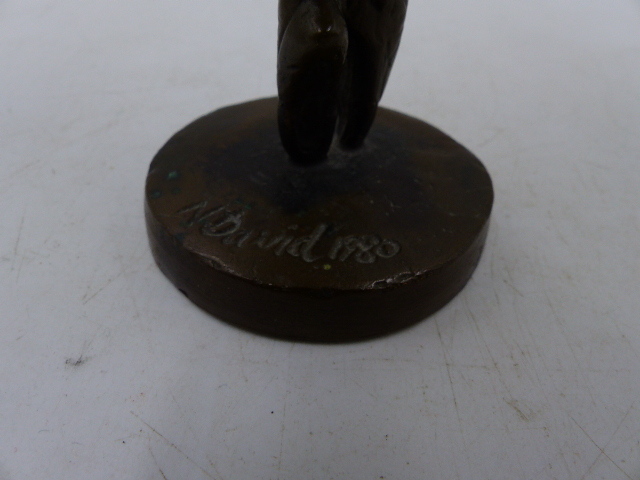 M.DAVID. (20th.C.) A BALLERINA, SIGNED BRONZE. H.20cms. - Bild 9 aus 9