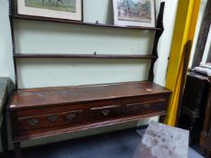 AN 18th/19th.C. PINE COUNTRY KITCHEN DRESSER BASE WITH THREE DRAWERS AND ASSOCIATED PLATE RACK. W.