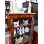 A COLLECTION OF VICTORIAN AND LATER POTTERY TO INCLUDE BISQUE FIGURINES, JASPERWARE, GLASS AND