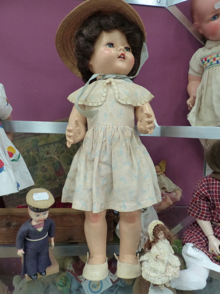 A COLLECTION OF VARIOUS DOLLS, TEDDY BEAR'S CLOTHING, A DOLL'S BED AND OTHER TOYS. (QTY) - Image 6 of 173