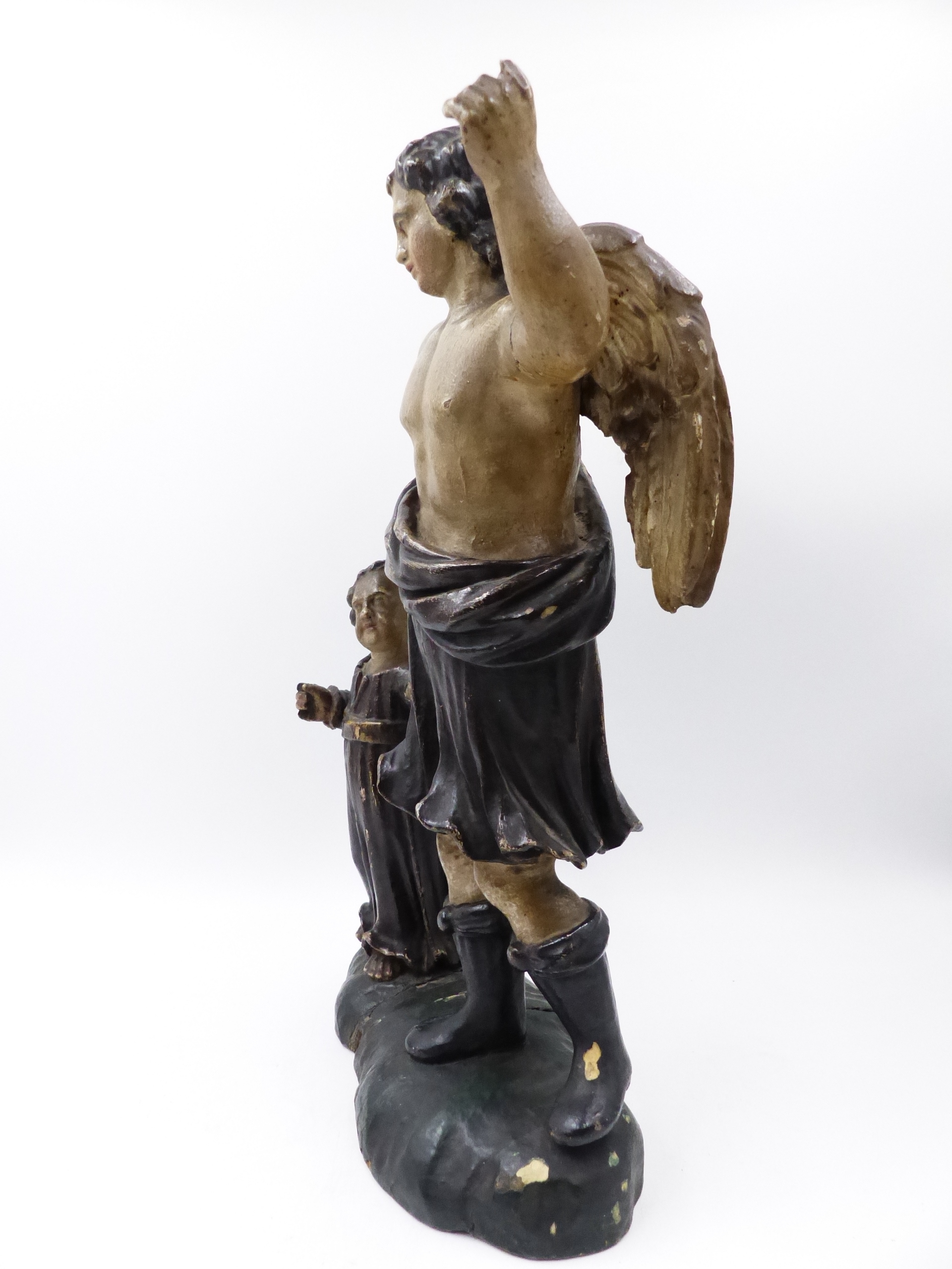 AN EARLY CARVED POLYCHROMED CONTINENTAL STANDING FIGURE OF AN ANGEL WITH A CHILD. H.38.5cms. - Bild 3 aus 25