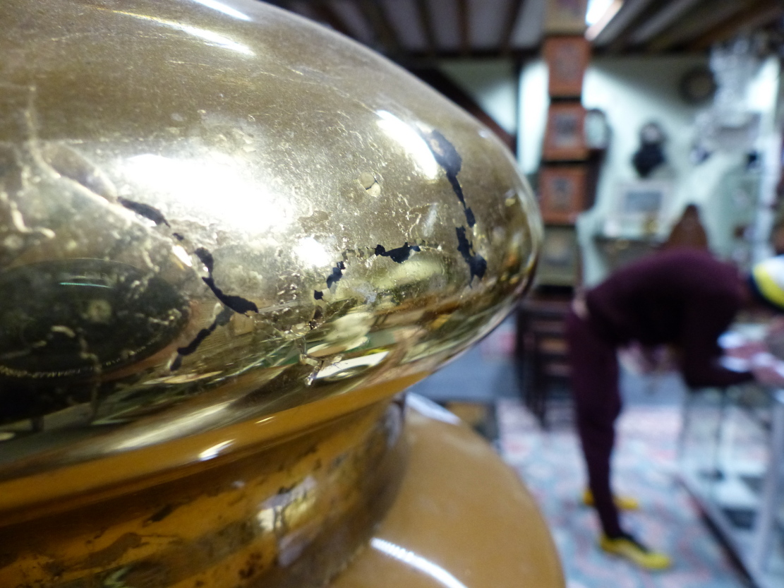 A LARGE VICTORIAN GILT AND POLYCHROME DECORATED GLASS APOTHECARY JAR WITH COVER, ORDER OF THE GARTER - Image 20 of 26