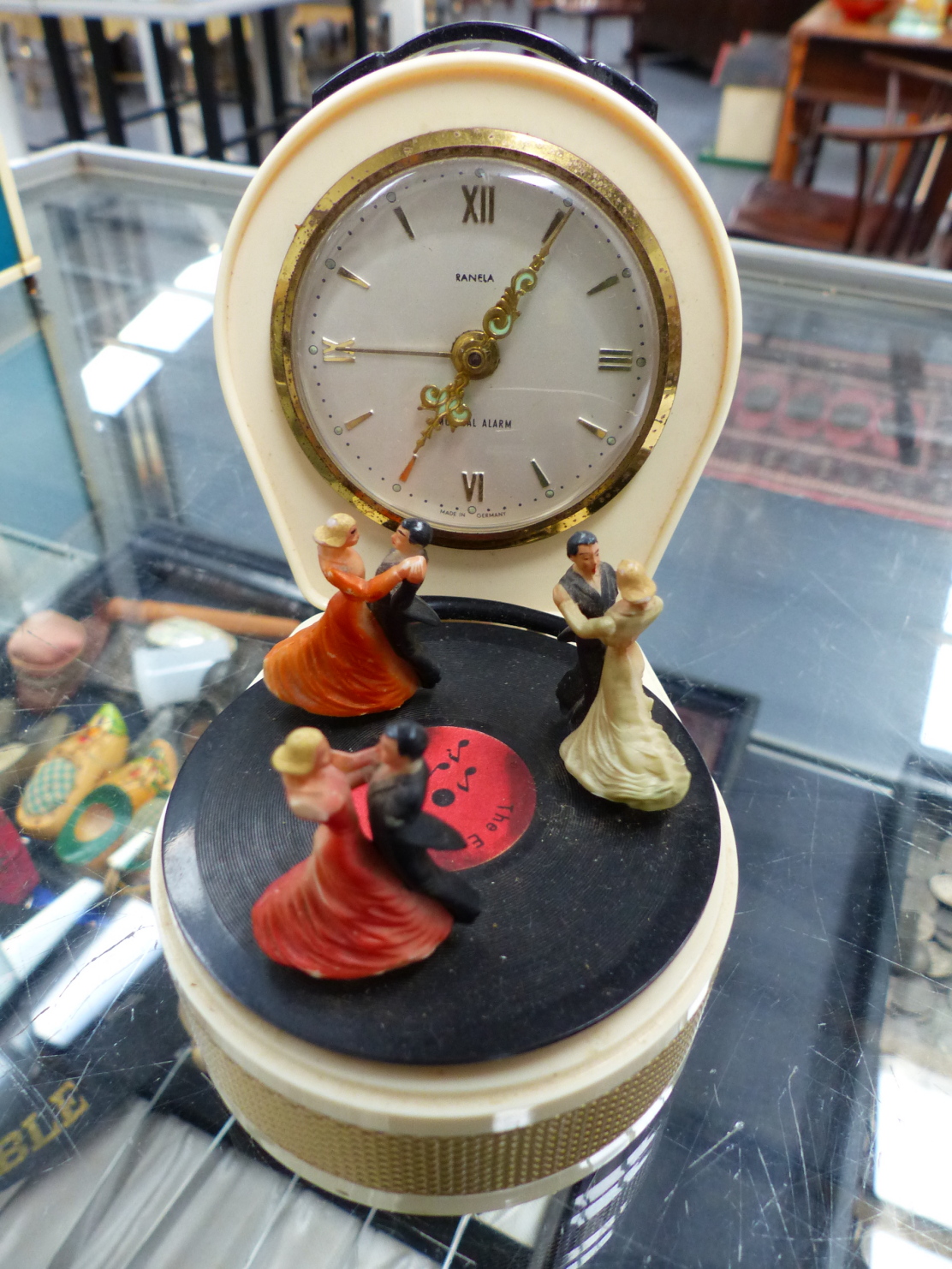 A RARE BAKELITE CLOCK AUTOMATON TOGETHER WITH VARIOUS NOVELTY CLOCKS,ETC - Image 30 of 34