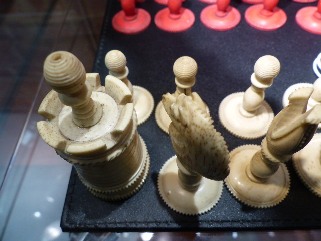 THREE ANTIQUE CARVED AND STAINED IVORY AND BONE BOARD GAME PIECES, TWO CHESS SETS AND A SET OF - Image 60 of 86