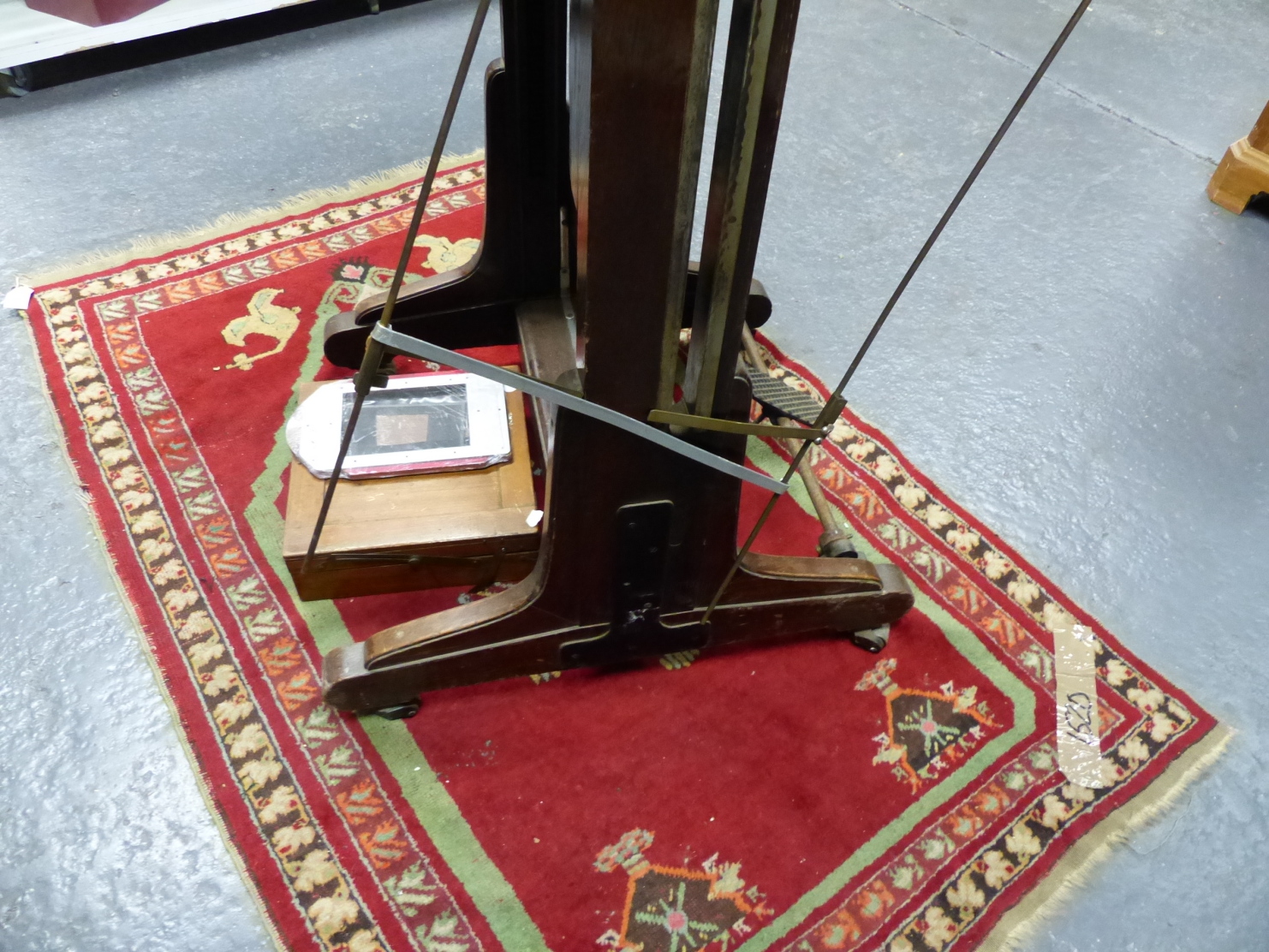 AN EARLY 20th.C.PHOTOGRAPHIC STUDIO PORTRAIT FULL PLATE CAMERA ON ADJUSTABLE STAND, LABELLED RAACO - Image 30 of 43