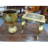 A GEORGIAN CAST BRASS FOOTMAN AND A CONTINENTAL LARGE BRASS CHALICE WITH COAT OF ARMS.