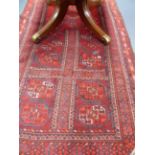 AN UNUSUAL ANTIQUE ERSARI PRAYER RUG. 175x104cms.