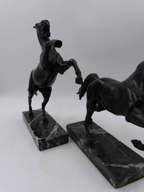 TWO ITALIAN GRAND TOUR BRONZE FIGURES OF PRANCING HORSES ON LATER MARBLE BASES. OVERALL H.24cms - Bild 7 aus 31