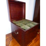 A REGENCY MAHOGANY LIFT TOP DECANTER BOX, THE INTERIOR DIVIDED TO HOLD NINE BOTTLES, WITH BRASS