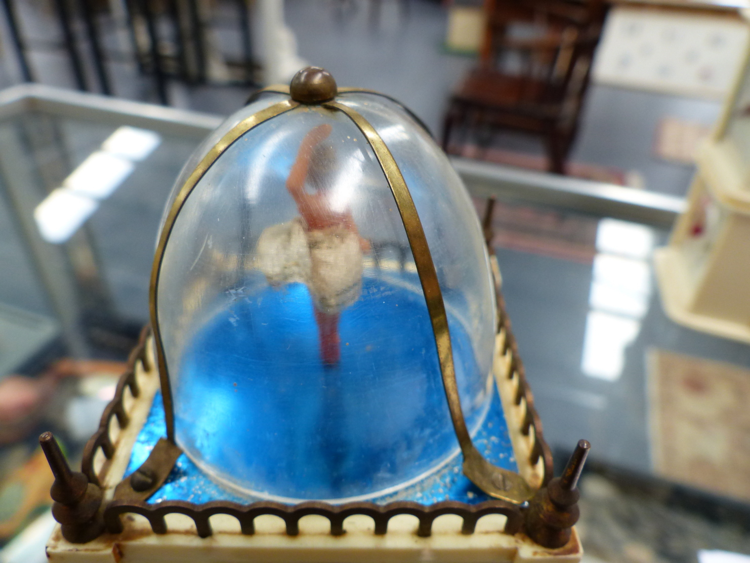 A RARE BAKELITE CLOCK AUTOMATON TOGETHER WITH VARIOUS NOVELTY CLOCKS,ETC - Image 20 of 34