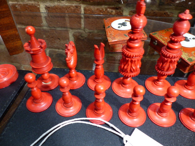 THREE ANTIQUE CARVED AND STAINED IVORY AND BONE BOARD GAME PIECES, TWO CHESS SETS AND A SET OF - Image 23 of 86