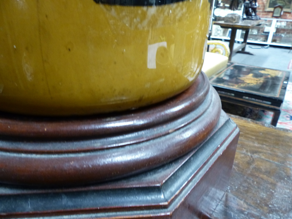 A LARGE VICTORIAN GILT AND POLYCHROME DECORATED GLASS APOTHECARY JAR WITH COVER, ORDER OF THE GARTER - Image 19 of 26