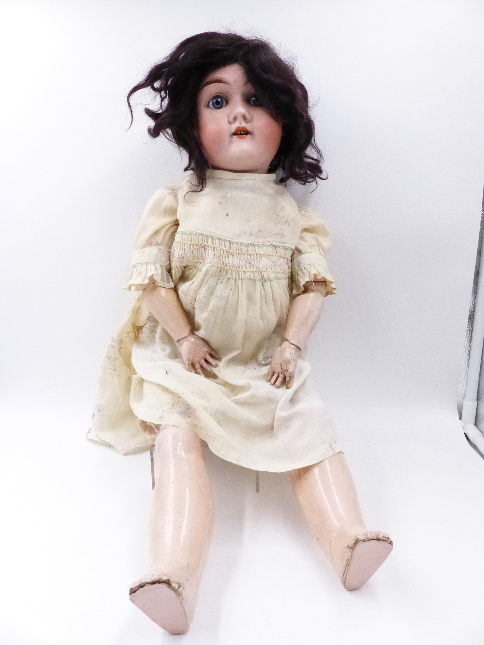 AN ANTIQUE MAX HANDWERKE BISQUE HEAD DOLL NO 283/29 WITH SLEEPING EYES AND JOINTED COMPOSITION BODAY - Image 20 of 96