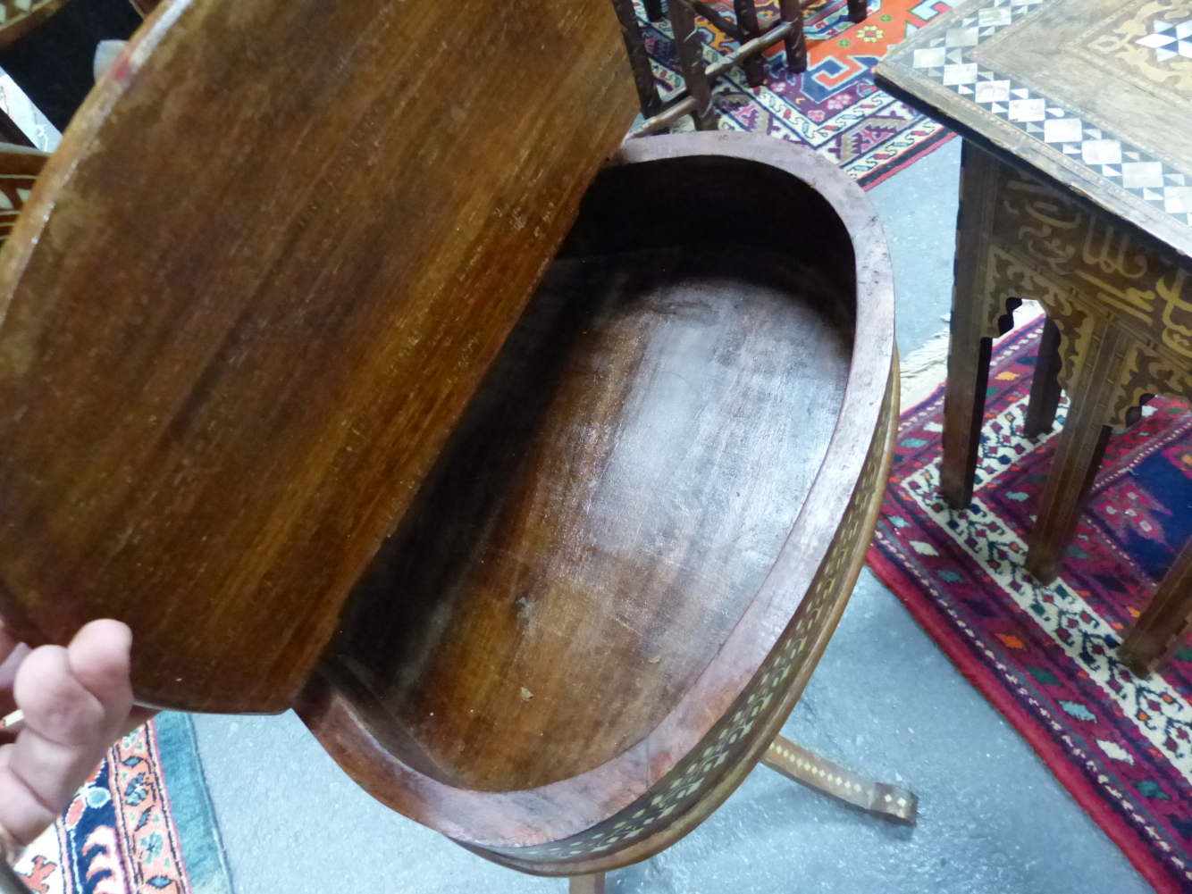 AN INDO PERSIAN INLAID HARDWOOD DRESSING MIRROR ON STAND, ALL OVER BANDED DECORATION WITH ANIMAL AND - Image 22 of 25