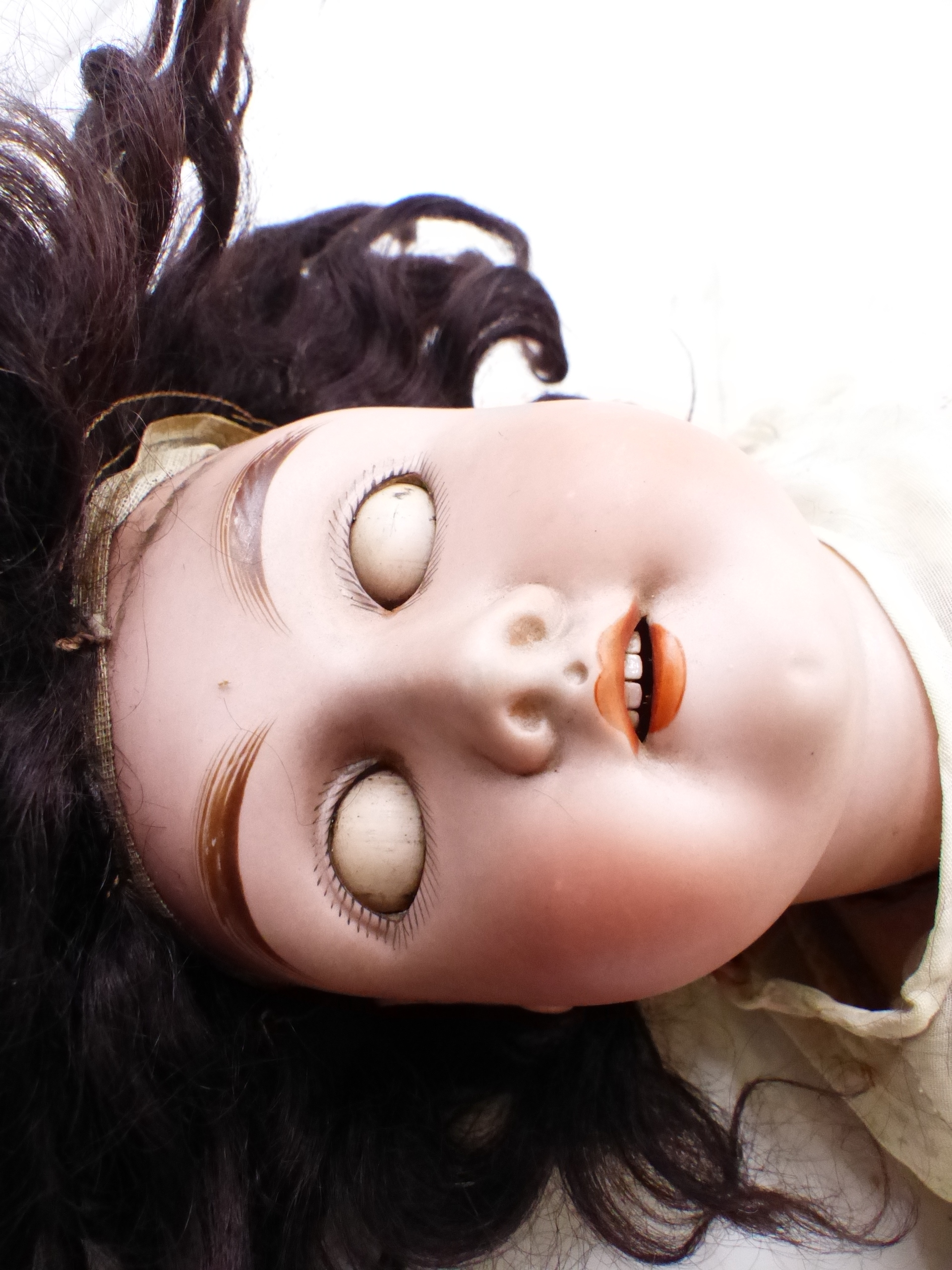 AN ANTIQUE MAX HANDWERKE BISQUE HEAD DOLL NO 283/29 WITH SLEEPING EYES AND JOINTED COMPOSITION BODAY - Image 27 of 96