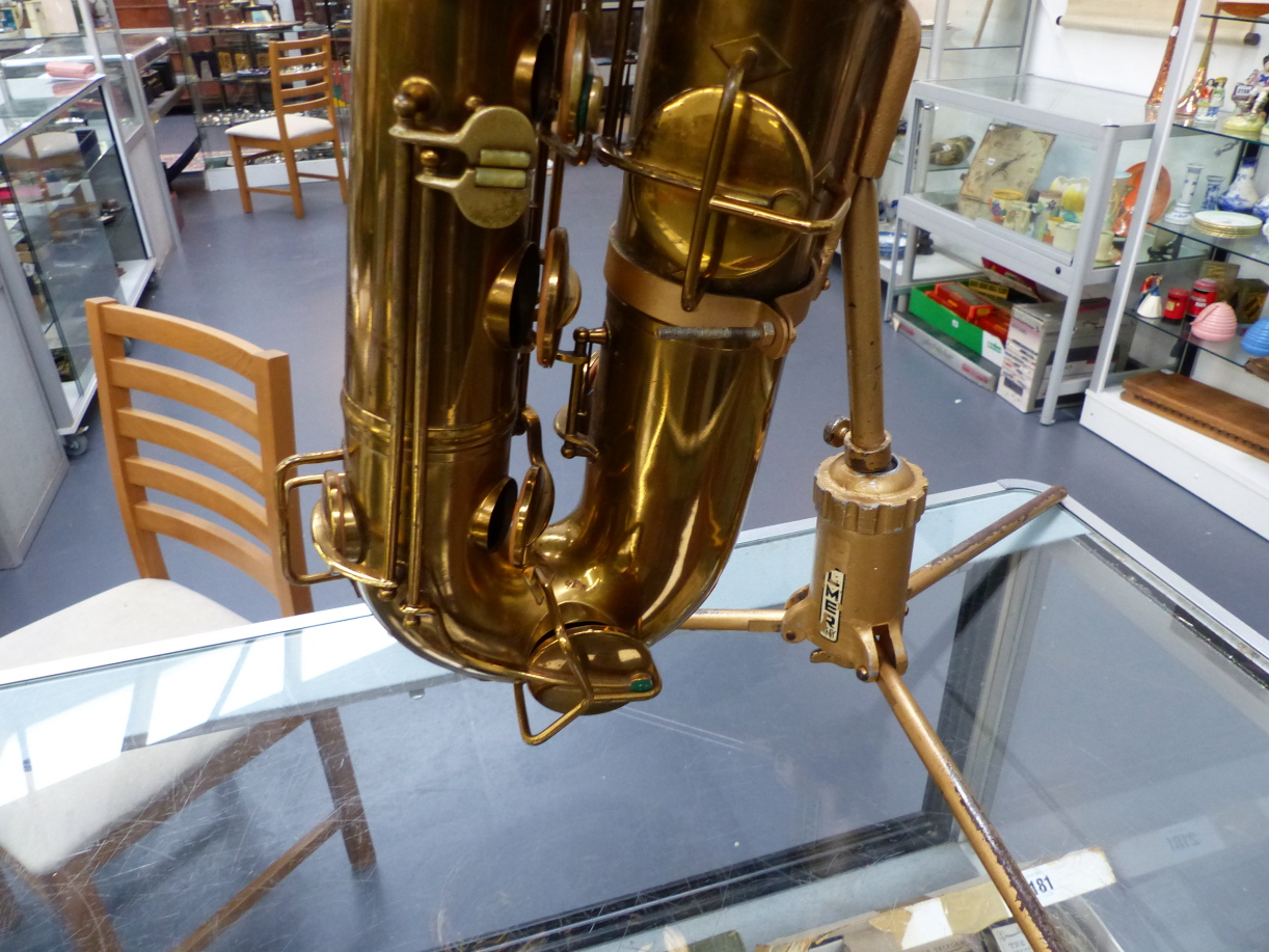 A GOOD BARITONE BRASS SAXOPHONE, PAN AMERICAN ELKHART IND.USA TOGETHER WITH A BEN DAVIS STREAMLINE - Image 6 of 17