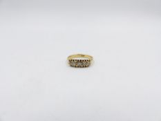 AN 18ct STAMPED YELLOW GOLD FIVE STONE DIAMOND CARVED HALF HOOP RING. FINGER SIZE P, TOTAL WEIGHT