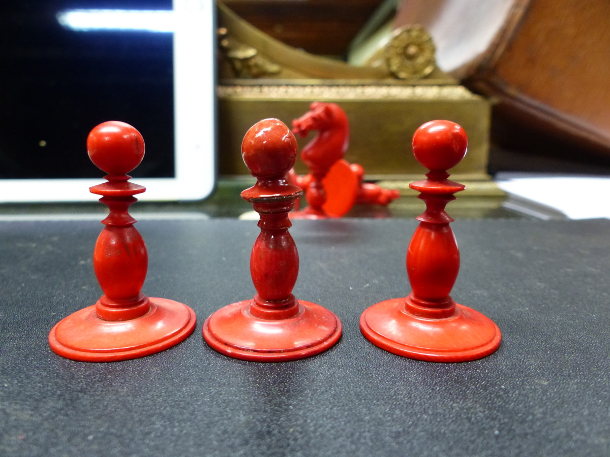 THREE ANTIQUE CARVED AND STAINED IVORY AND BONE BOARD GAME PIECES, TWO CHESS SETS AND A SET OF - Image 84 of 86